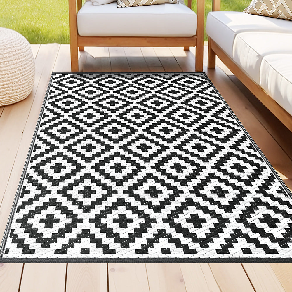 Geometric Reversible Outdoor Rug, Black 120x180cm