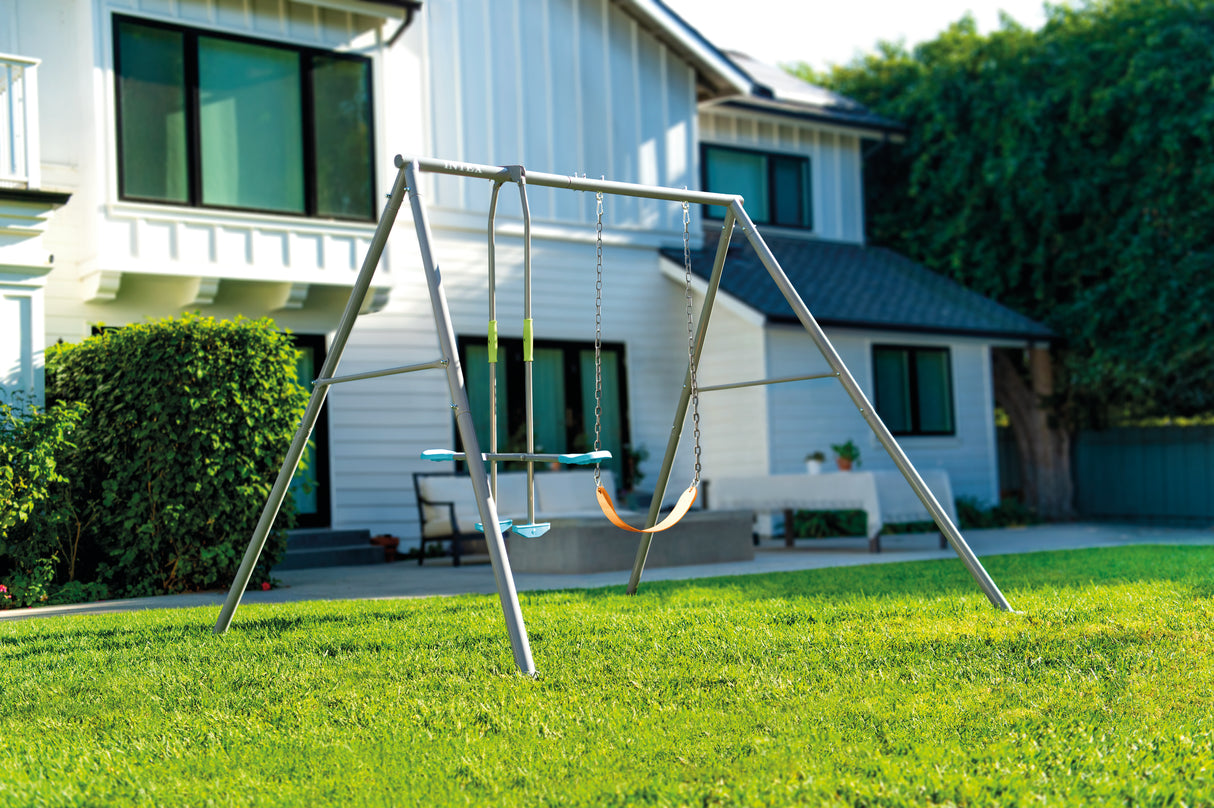Glider swing in use