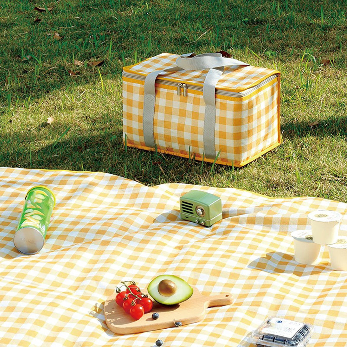 Bourdeilles Insulated Picnic Basket, Large Capacity, Yellow