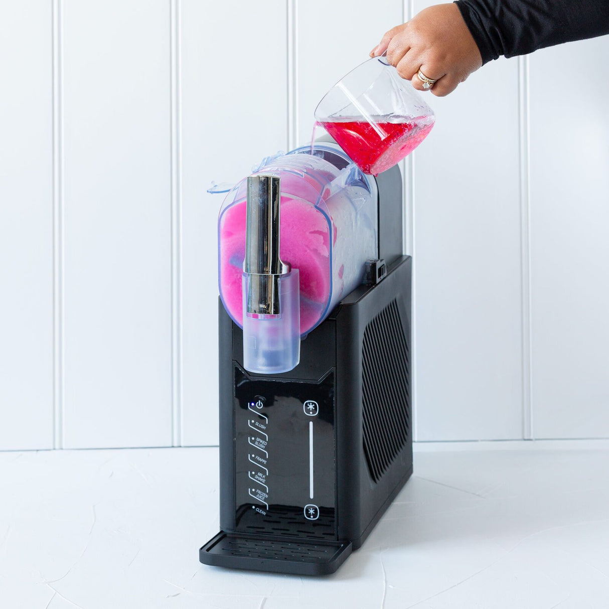 Slushie maker producing a frozen drink in the 2 litre chamber
