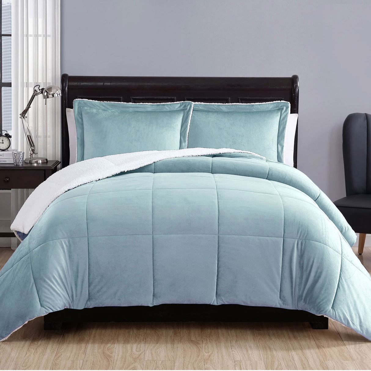 Foss Cross sky blue micro mink comforter with plush sherpa reverse on a Queen bed with pillowcases