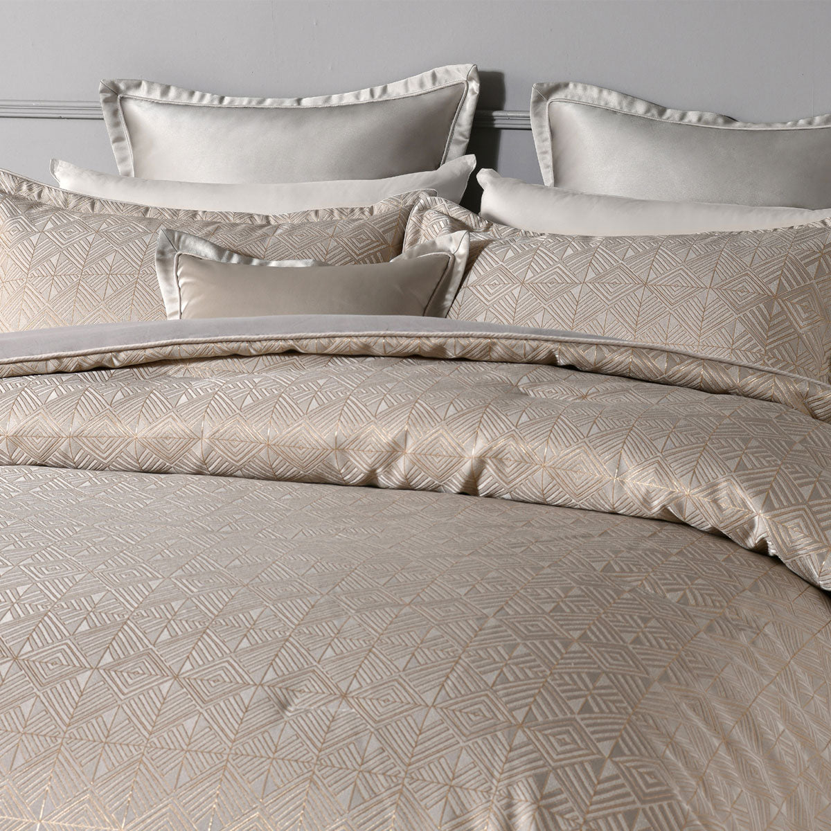 Bourton Geometric Jacquard Comforter 6pcs