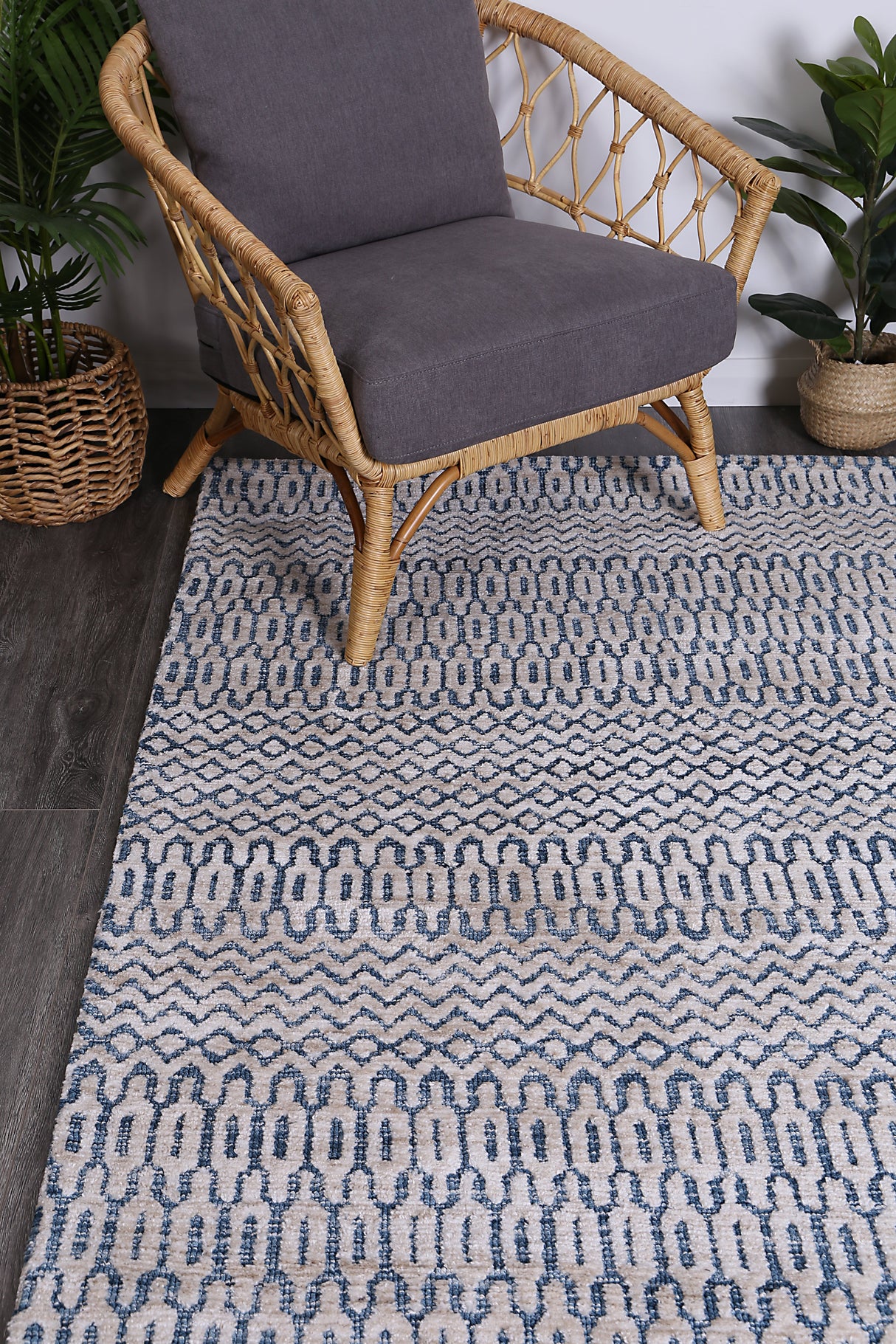 Navy tribal polyester floor rug 240x330cm