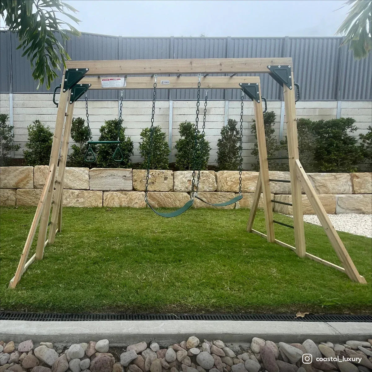 Timber 2 in 1 monkey bars and swing set view 3