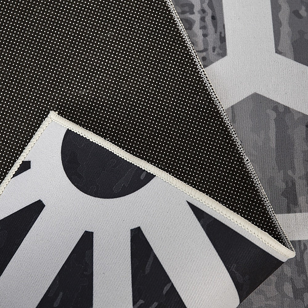 Geometric polypropylene floor rug black and white 200x300cm