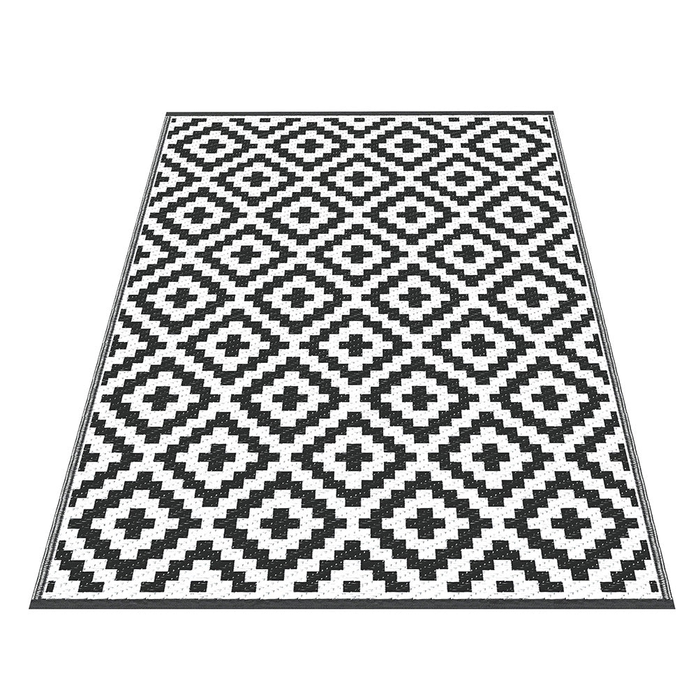 Geometric Reversible Outdoor Rug, Black 120x180cm