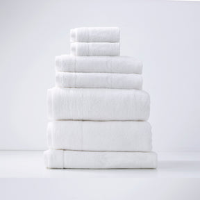 Naxos snow 650 GSM zero twist cotton bath towel set in a luxury bathroom