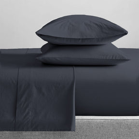 Sansepolcro turbulence GOTS organic cotton sheet set on a bed