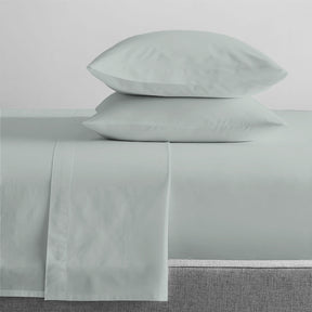 Sansepolcro snow GOTS organic cotton sheet set on a bed