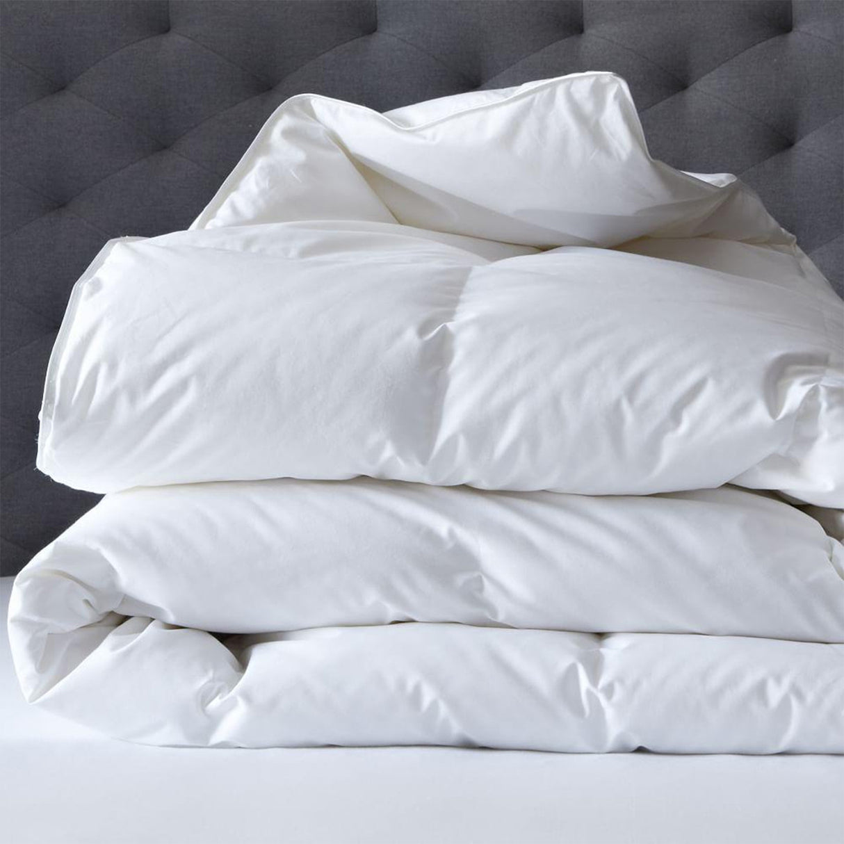 Brimpsfield bamboo all seasons quilt with piped cotton cover on a Double bed