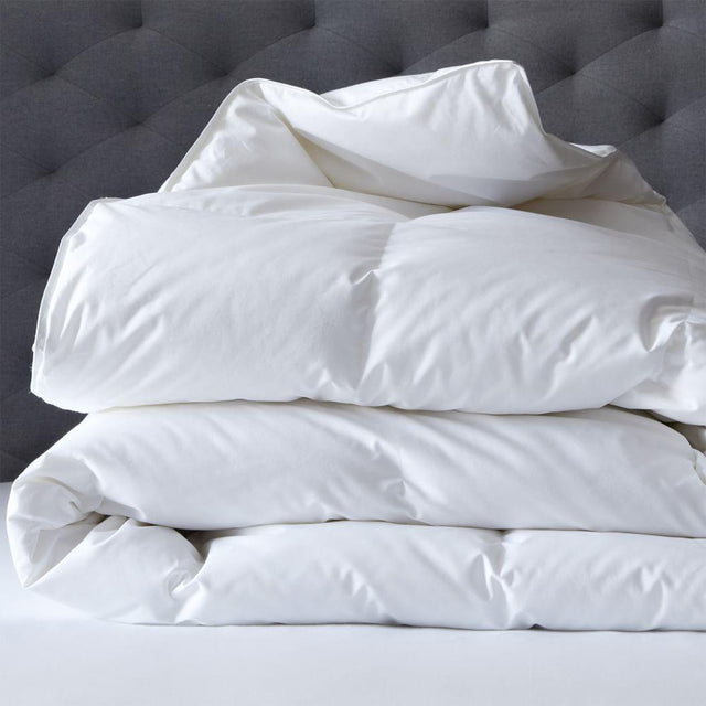 Brimpsfield bamboo all seasons quilt with piped cotton cover on a Double bed