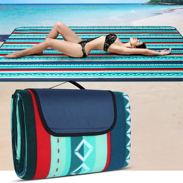 Ambleside extra large fleece picnic blanket 200 x 200cm spread on a park lawn with soft fleece top and water resistant PEVA backing