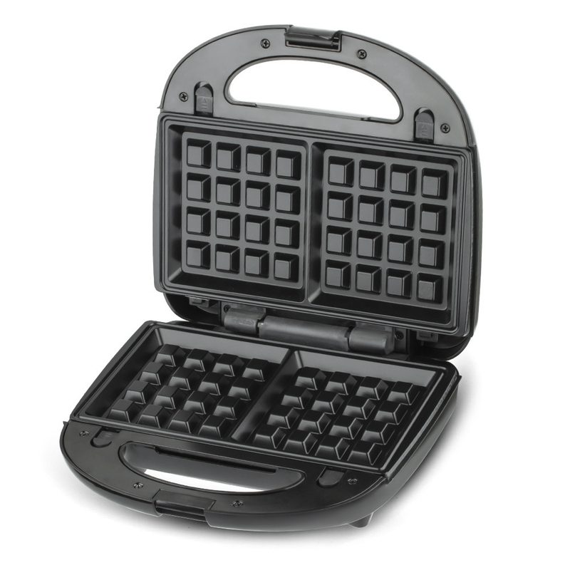 Freshly cooked waffles in 750W double sided waffle iron