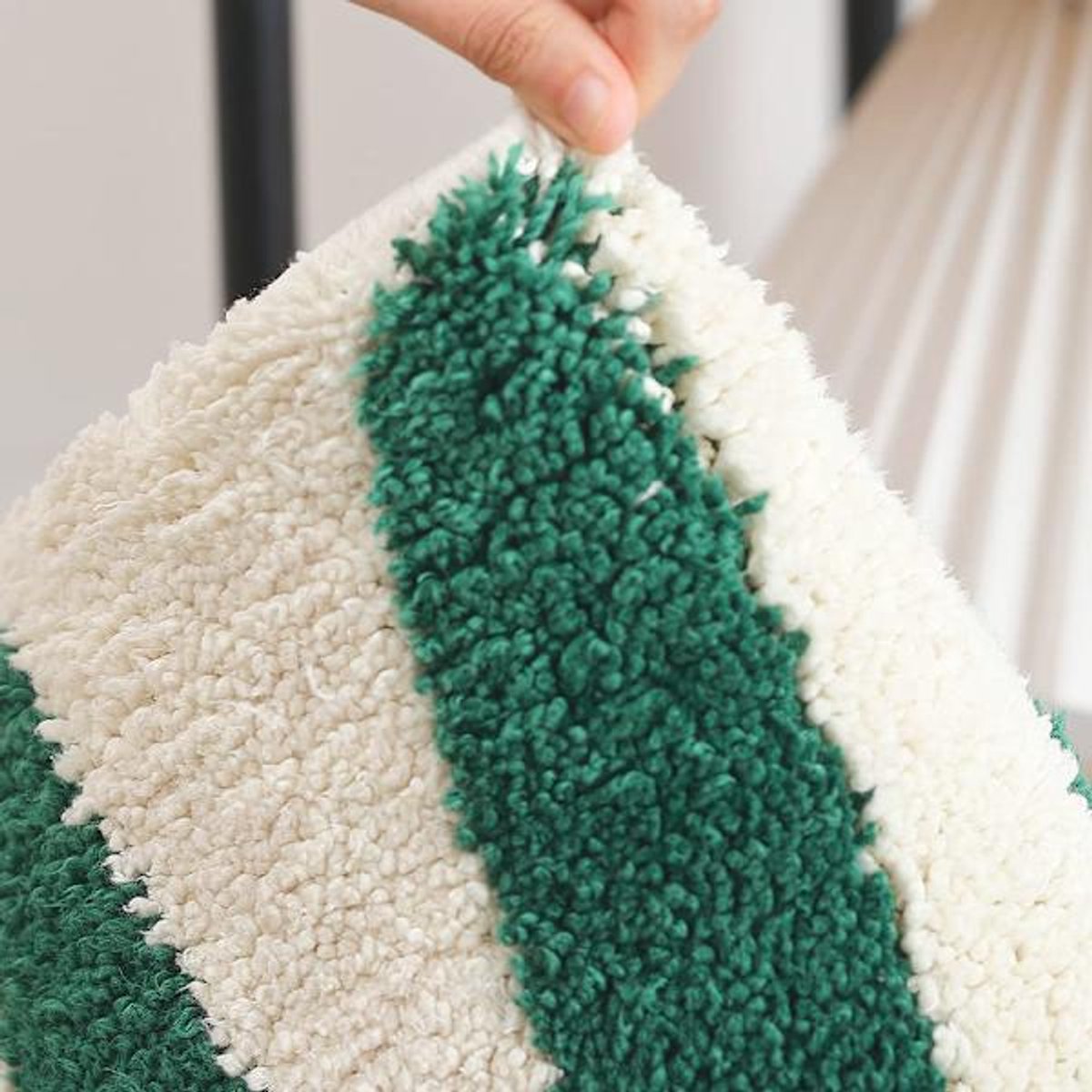 Fluffy microfibre bath mat placed beside a bathtub