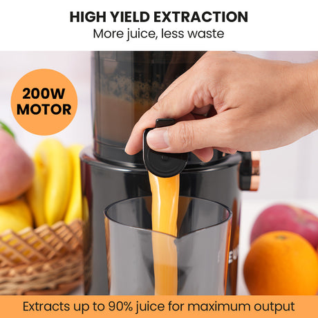 Juice pouring into the 0.8 litre jug from the cold press juicer