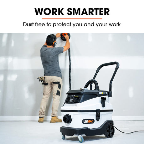 Commercial 30L wet and dry dust extractor vacuum, view 2