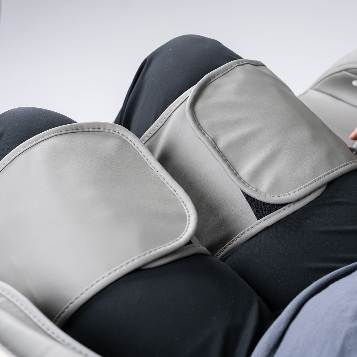 Regen8 LuxCloud Air Heated Massage Chair