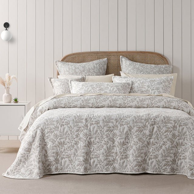 Painswick polyester cotton foliage jacquard bedspread king