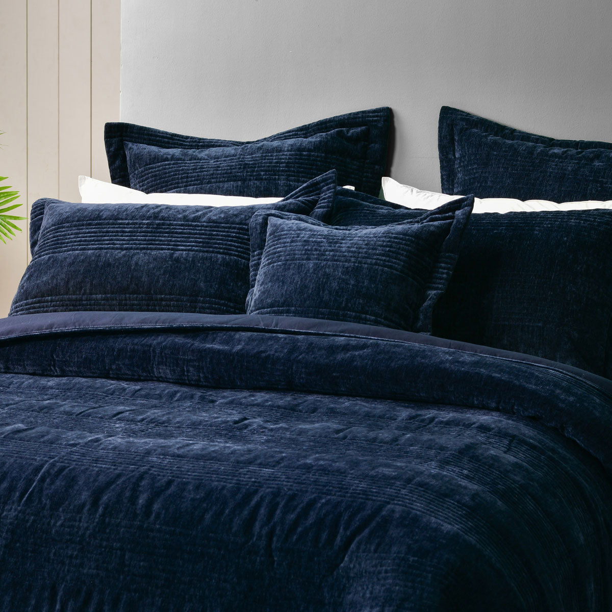 Coln Quilted Velvet Coverlet 3pcs, Super King