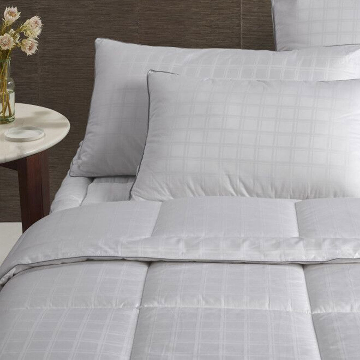 Shipton under Wychwood white striped cotton hotel quilt Queen