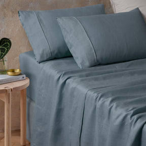 Pienza eucalyptus pure hemp sheet set on a natural bedroom bed