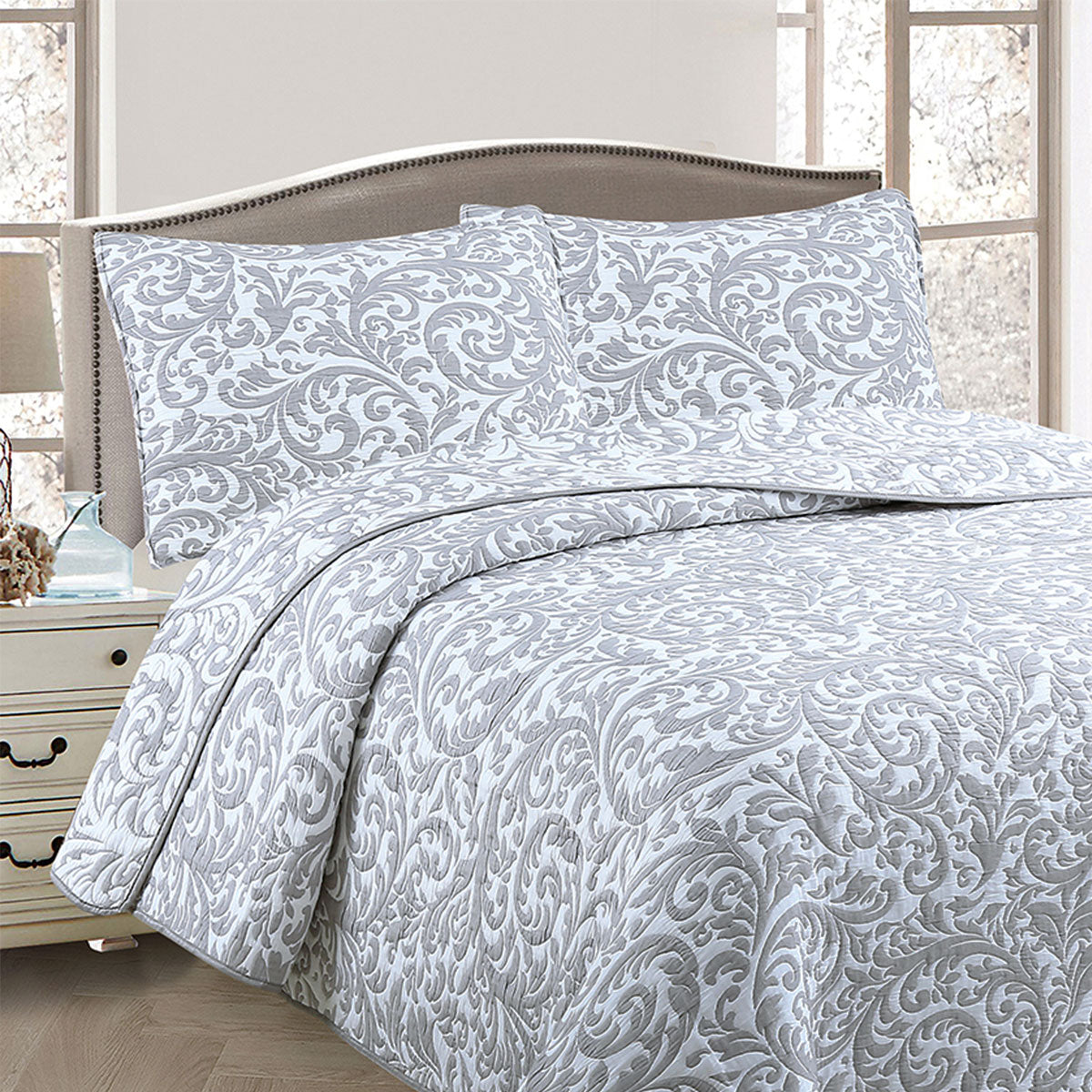 Slimbridge grey and white foliage jacquard coverlet on a Queen bed