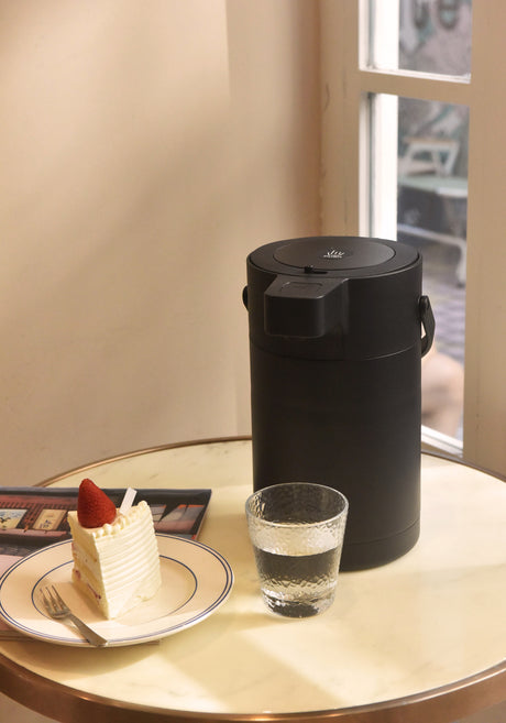Side view of 2.5 L black stainless steel air press pot showing pour spout and carry handle
