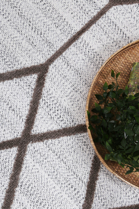 Geometric Contemporary Floor Rug, Cream 240x330cm