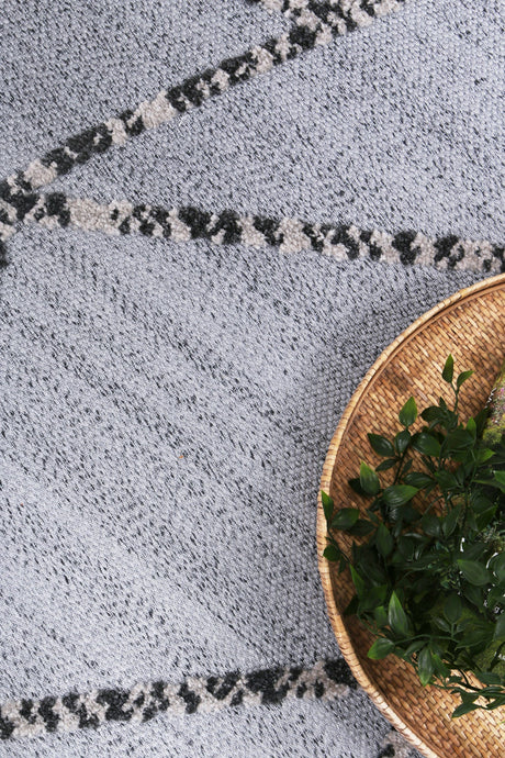 Grey geometric polypropylene floor rug 240x330cm