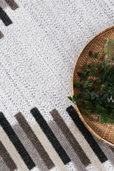 Cream beige geometric polypropylene floor rug 240x330cm