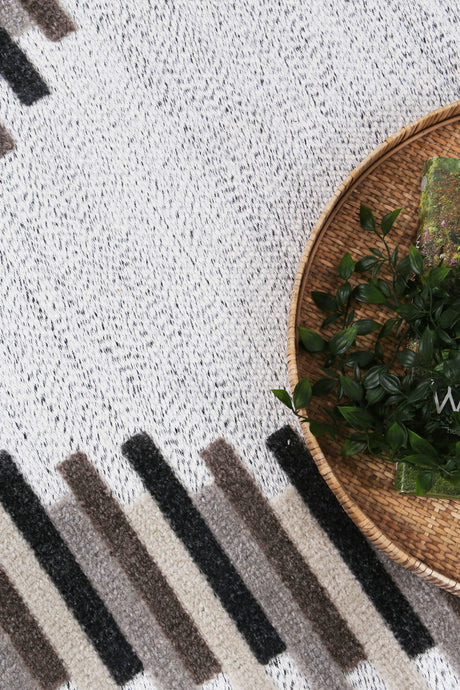 Cream beige geometric polypropylene floor rug 240x330cm