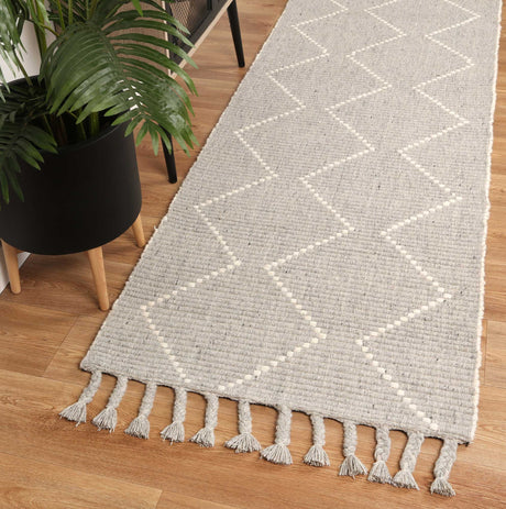 Hand tufted wool blend floor rug in grey, 160 x 230 cm