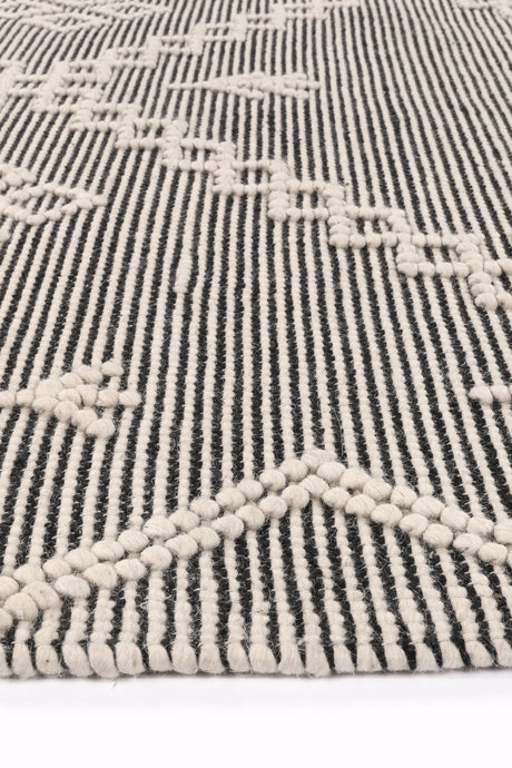 Hand tufted wool blend floor rug in cream, 160 x 230 cm