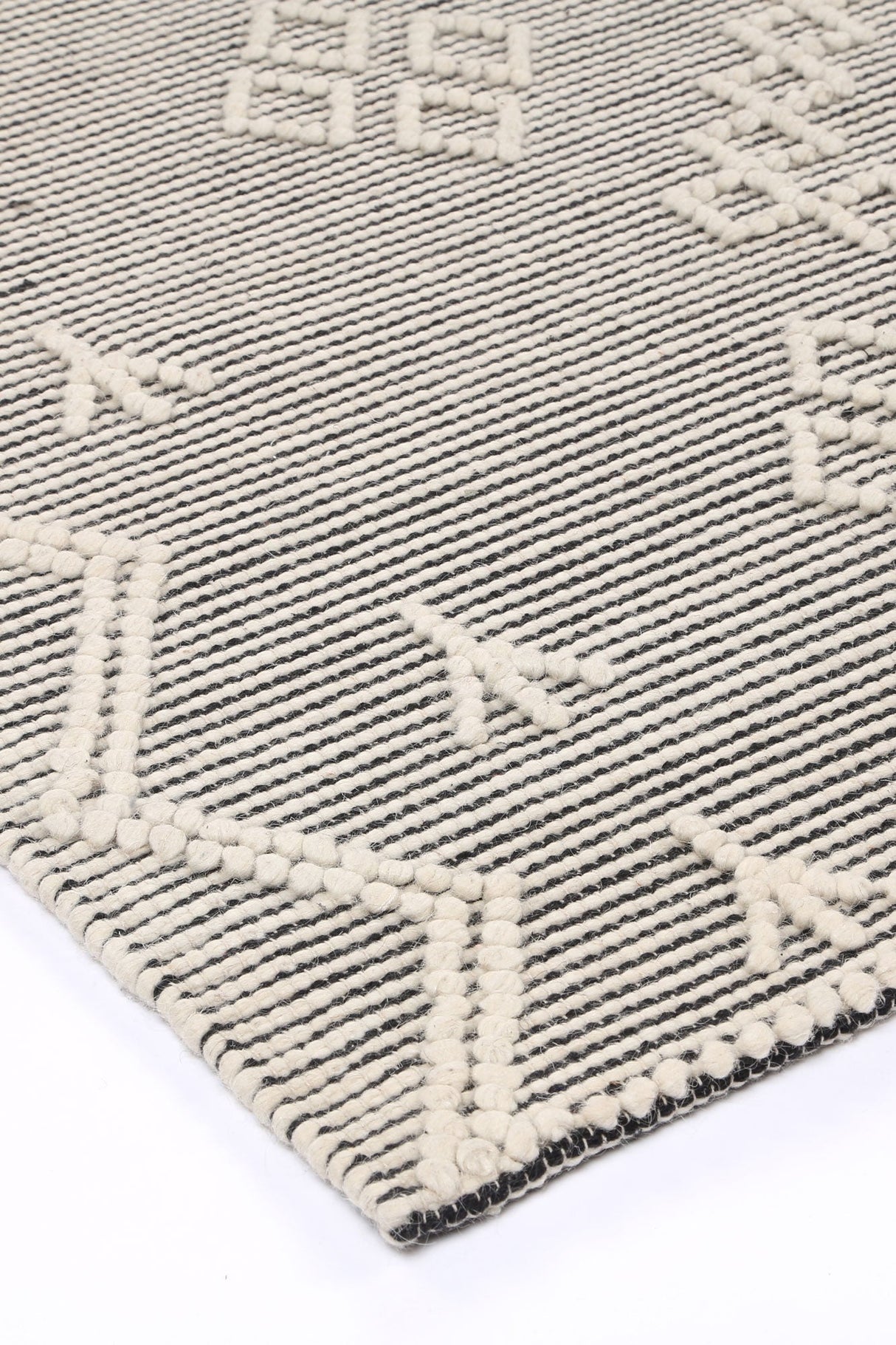 Cream hand tufted wool blend floor rug 240x330cm