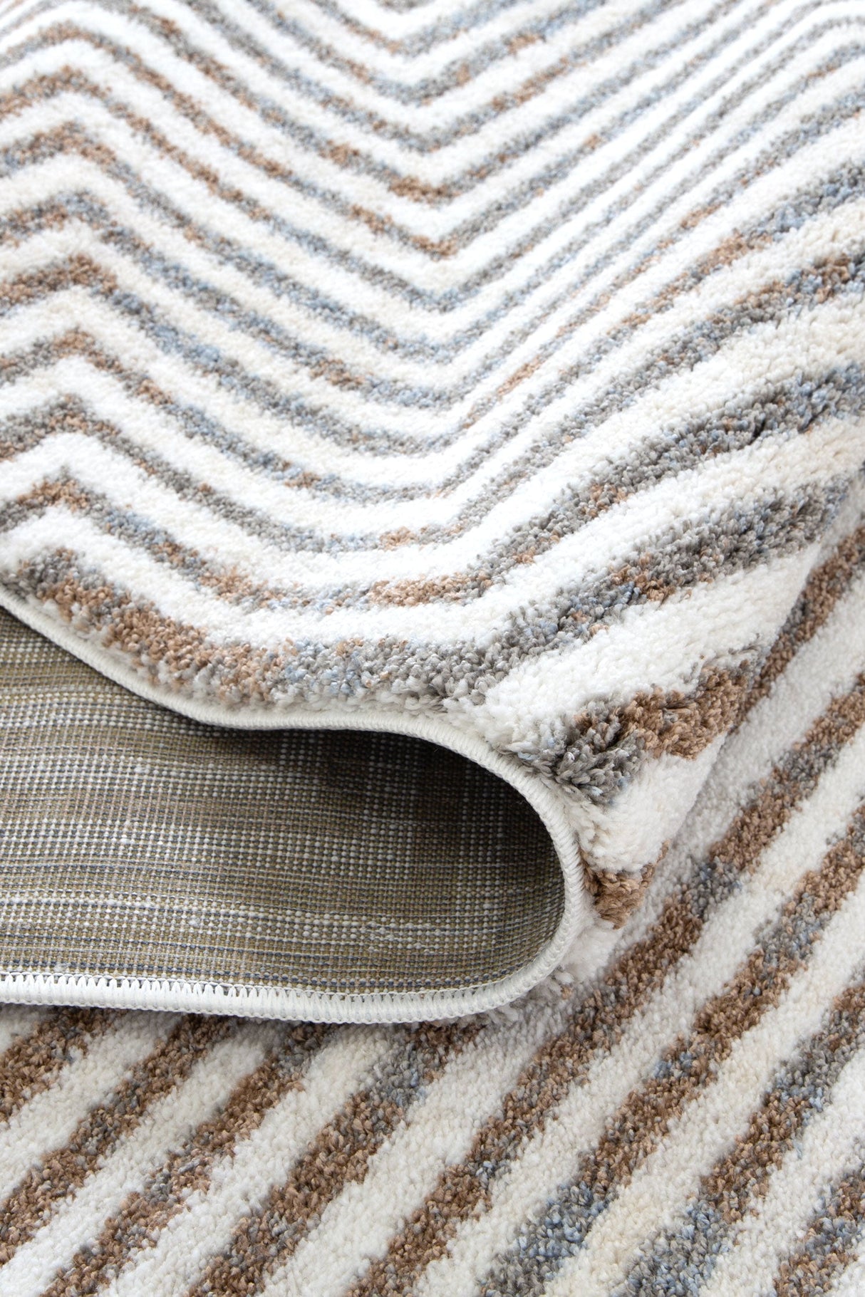 Plush polyester floor rug 280x380cm