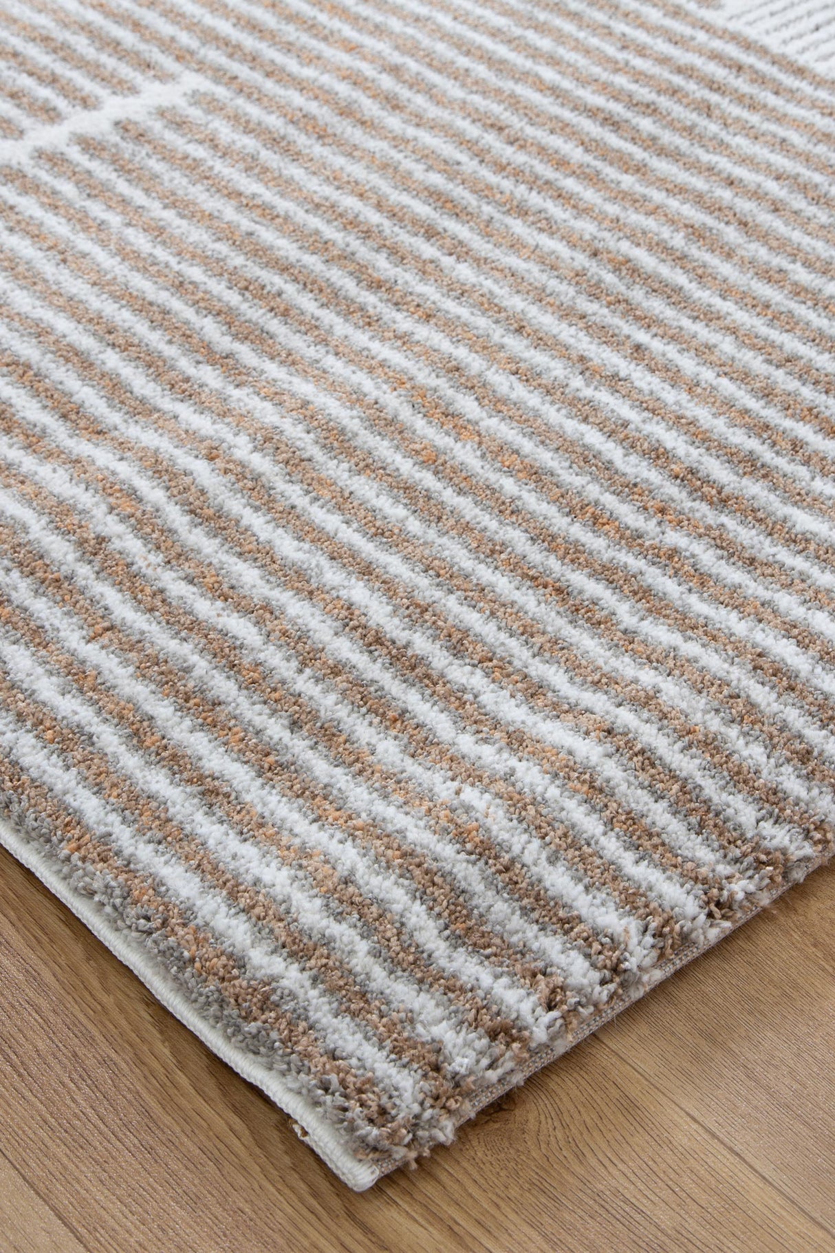 Plush woven polyester floor rug, 160x230cm