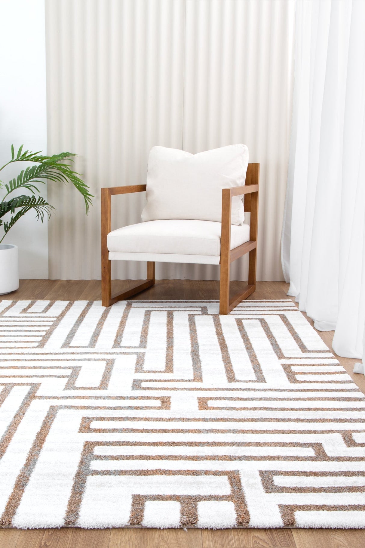 Plush woven polyester floor rug, 200x290cm