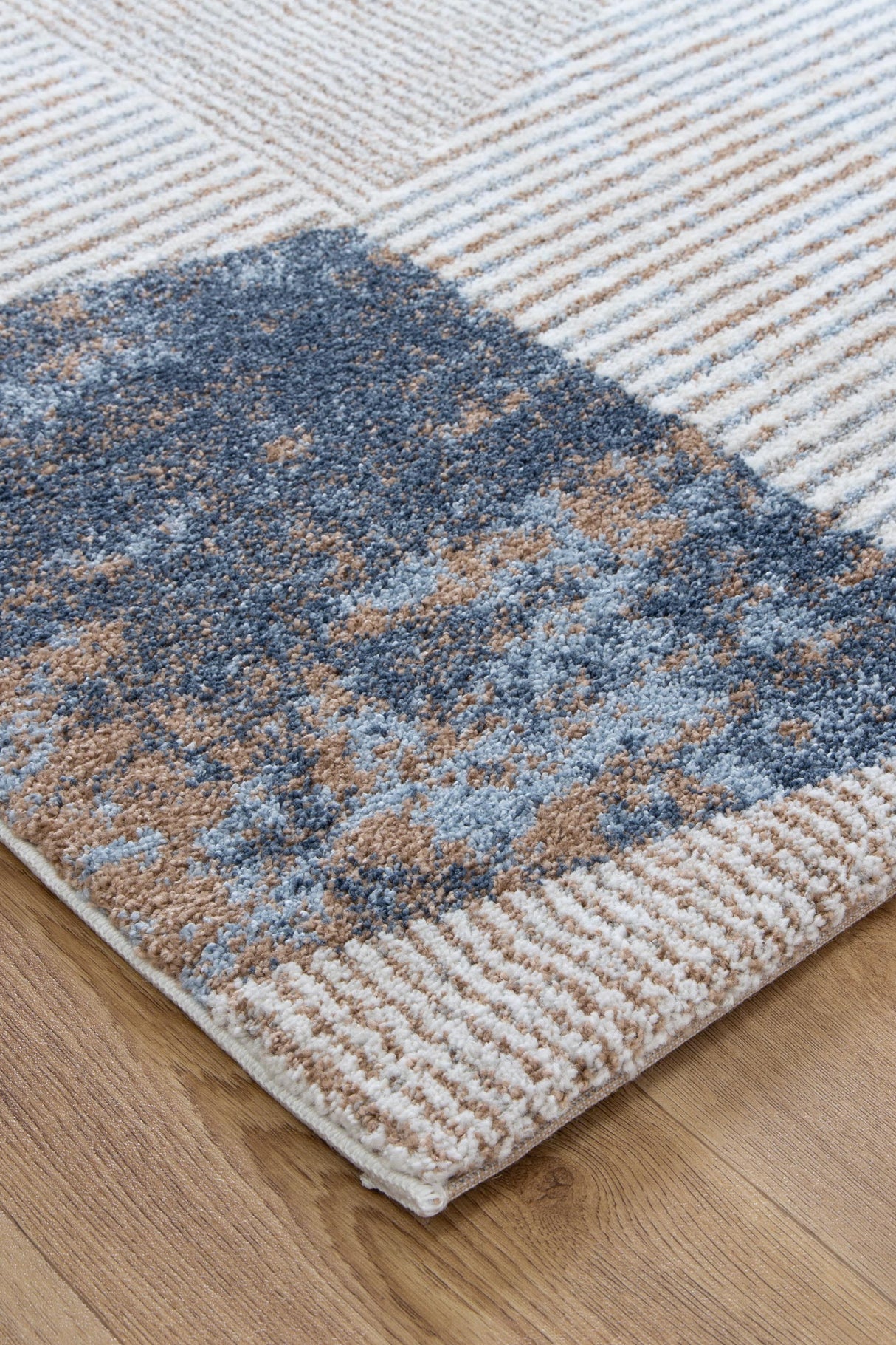 Plush Polyester Floor Rug 240 x 330cm, view 2