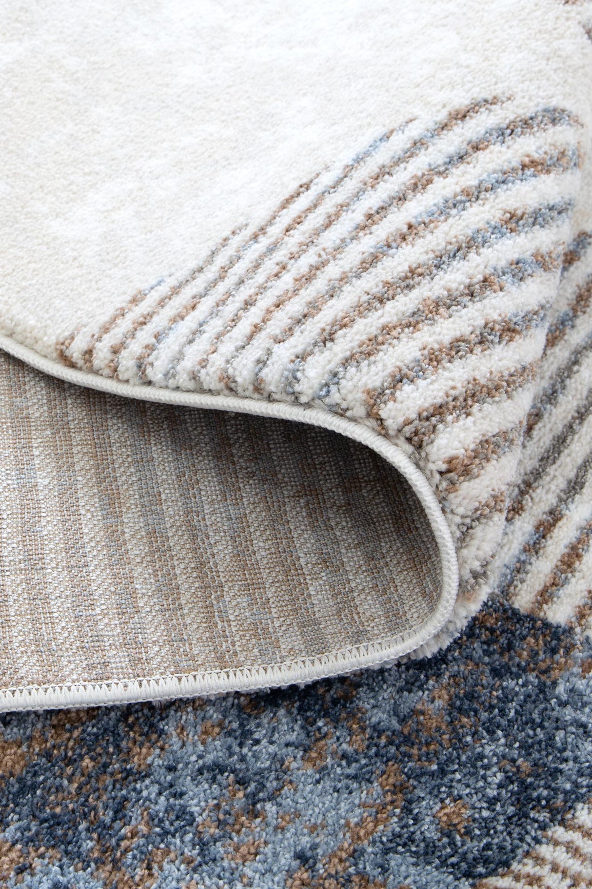 Plush Polyester Floor Rug 240 x 330cm, view 3