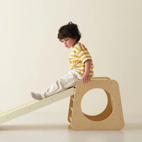 Wooden climbing frame detail