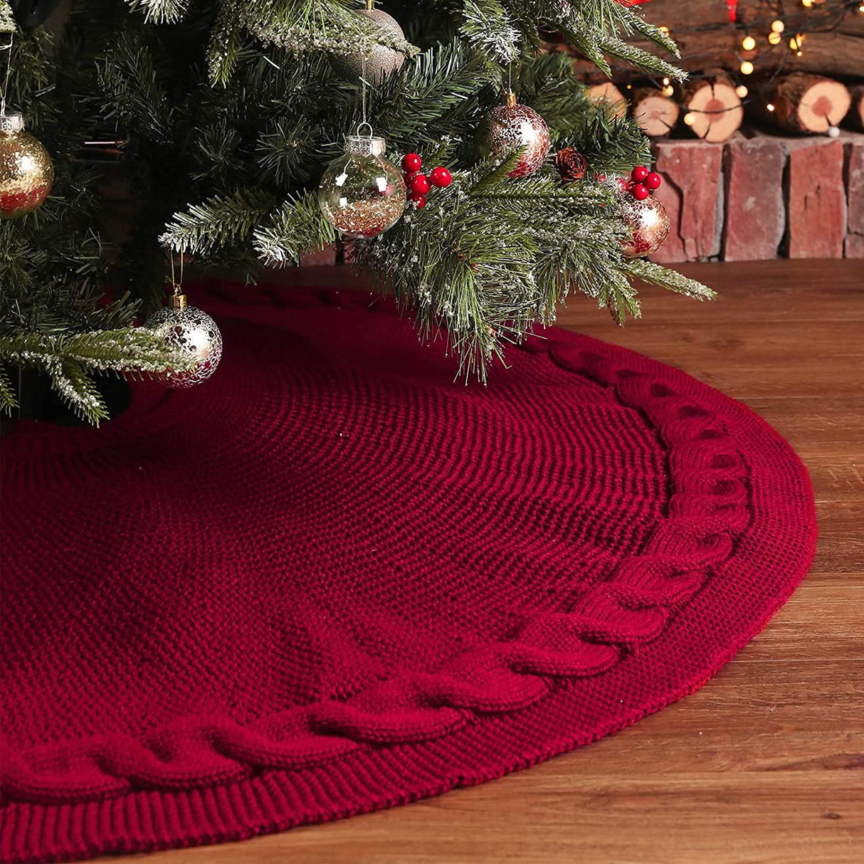 Elegant White Knit Christmas Tree Skirt