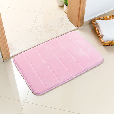 Pink absorbent bath mat, 40 x 120 cm, with short plush pile laid beside a bath
